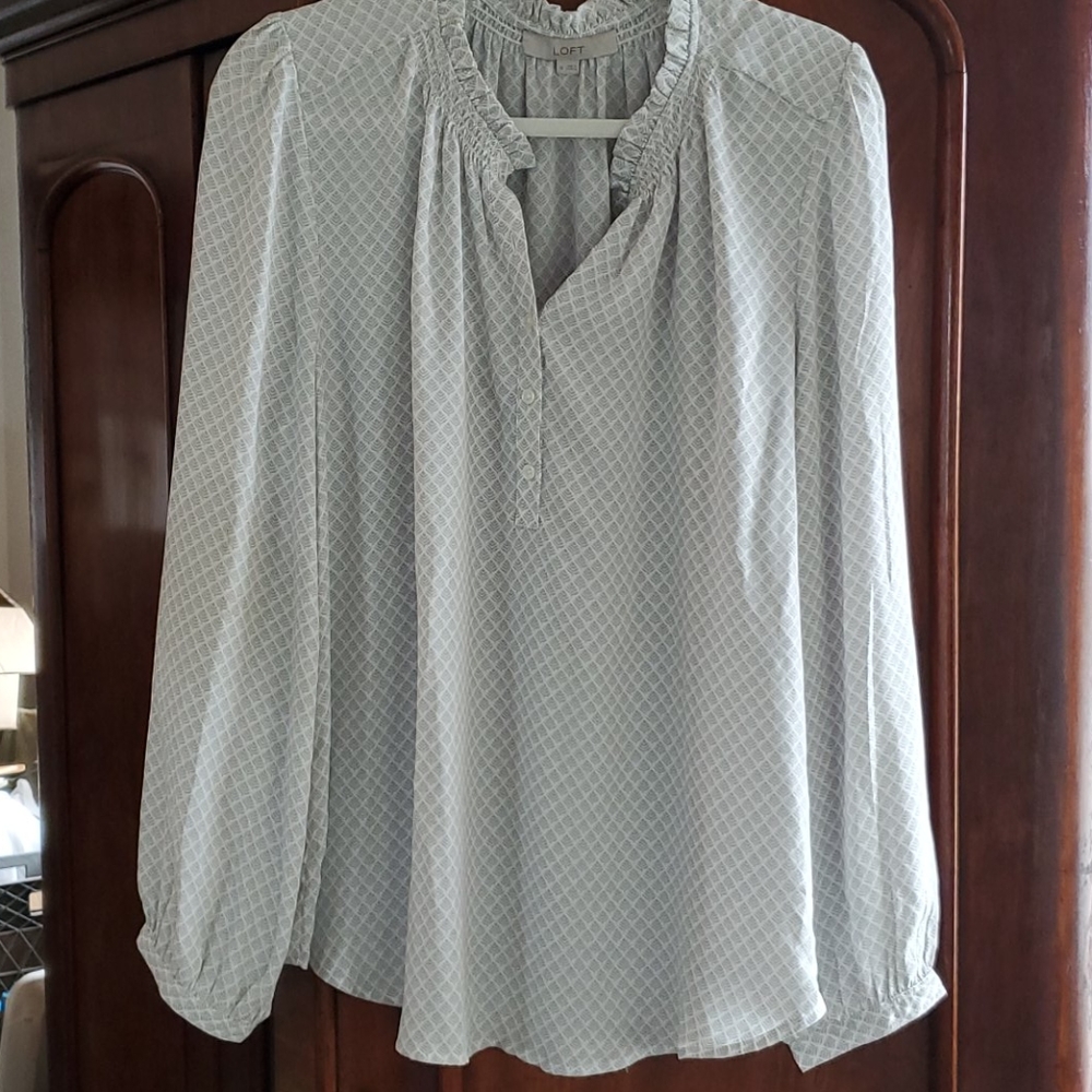 Loft XL button up blouse gray and white print